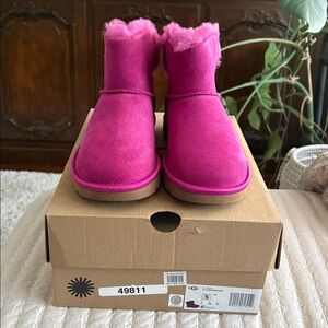 New with box UGG Women's Mini Boots - Vibrant Pink